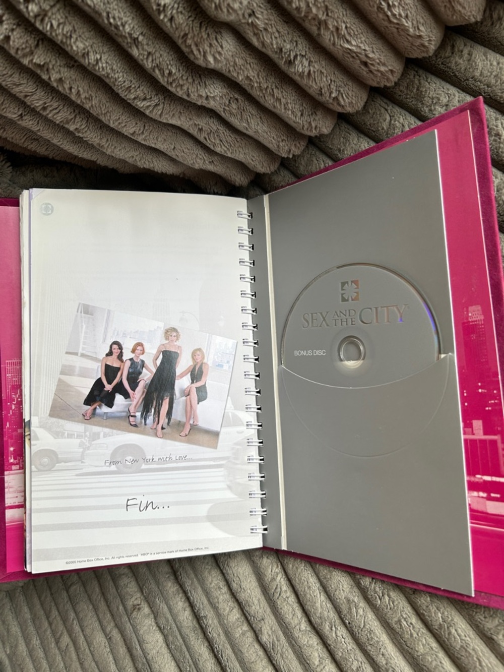 HBO Sex and the City: The Complete DVD Series Collector's Gift Set Pre-owned - Picture 11 of 13